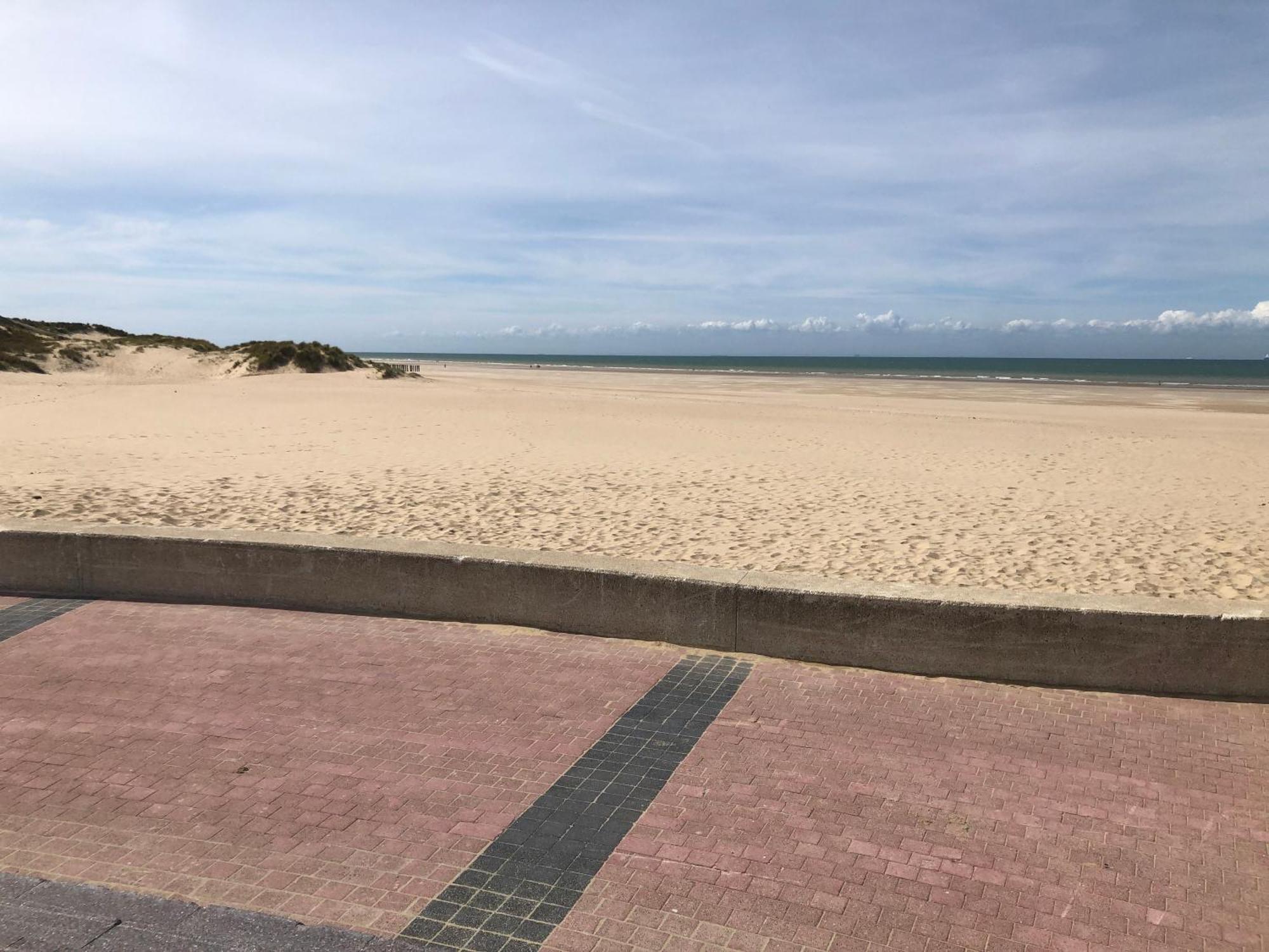 Le Bord De Mer Calais Exteriör bild